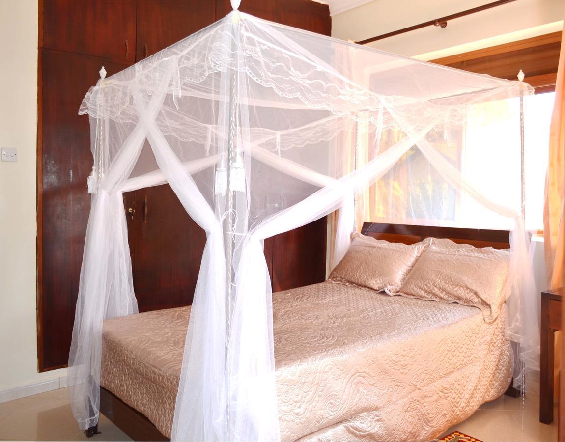 The Palms Beach Hotel And Restaurant Limited Entebbe Exterior photo