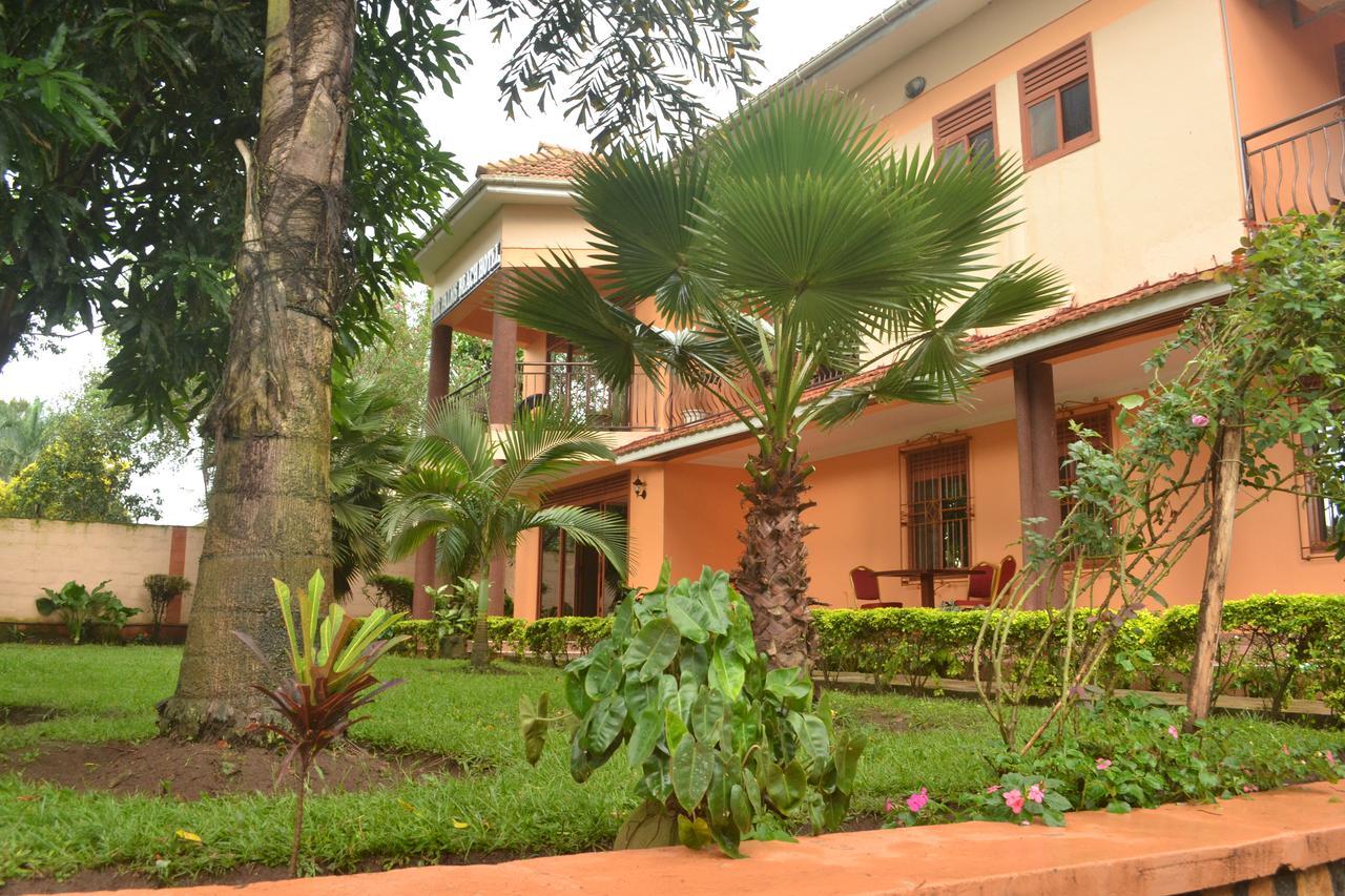 The Palms Beach Hotel And Restaurant Limited Entebbe Exterior photo