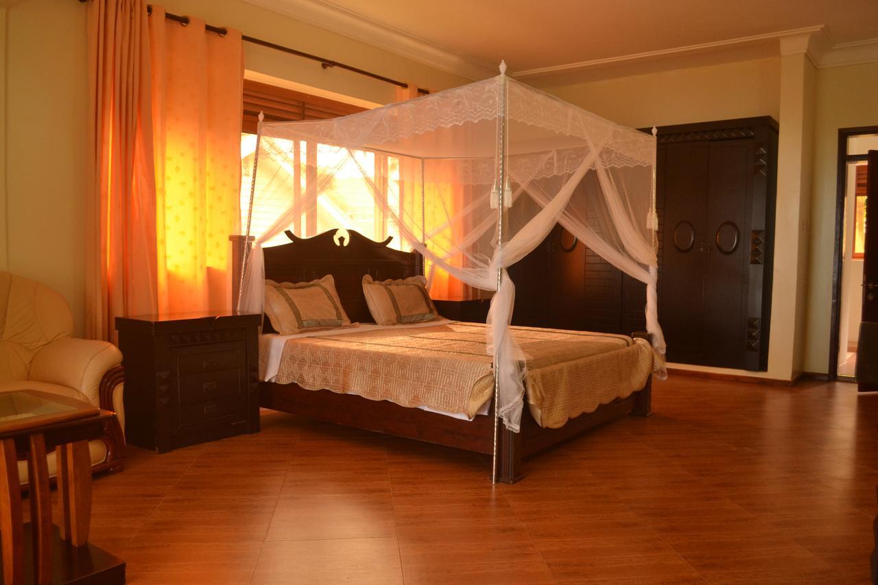 The Palms Beach Hotel And Restaurant Limited Entebbe Exterior photo